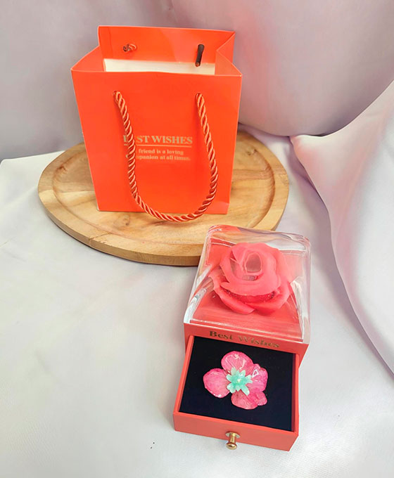 Joyas con flores naturales Cajita joyero con Rosa y Anillo Fucsia