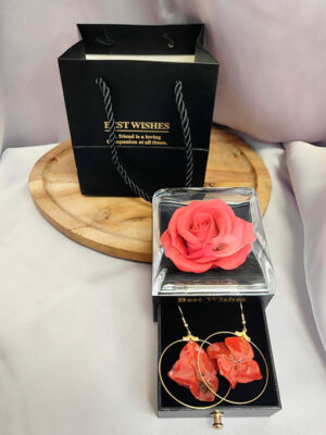 Pendientes con flores naturales Cajita joyero con Rosa y Pendientes de Pétalo Hortensia